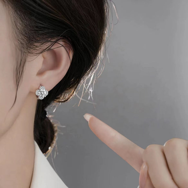 Boucles d'oreilles en Moissanite Trèfle | Or Blanc 16k