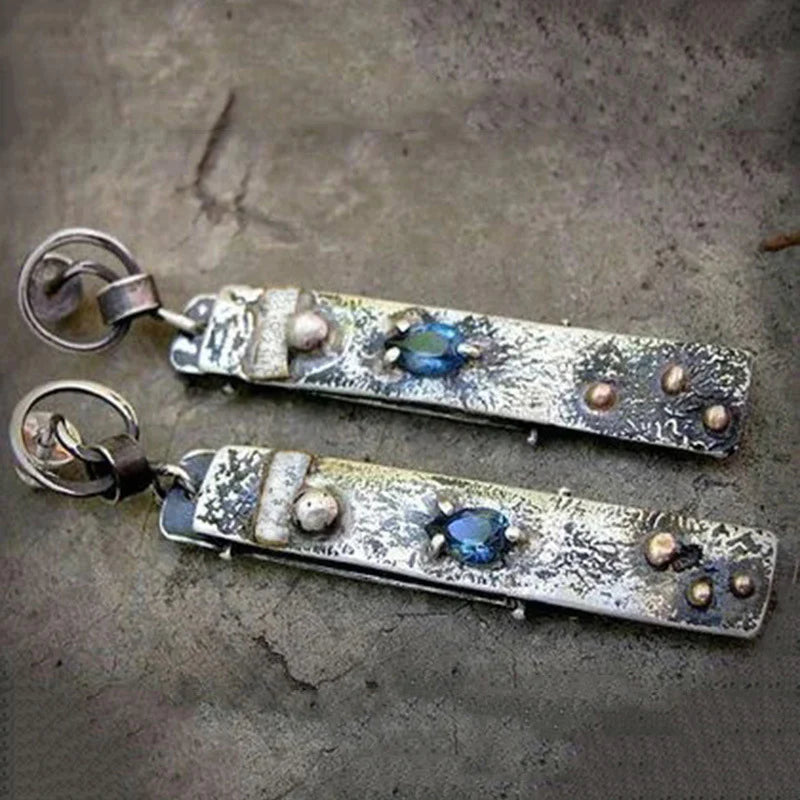 Boucles d'oreilles en pierre bleue faites à la main