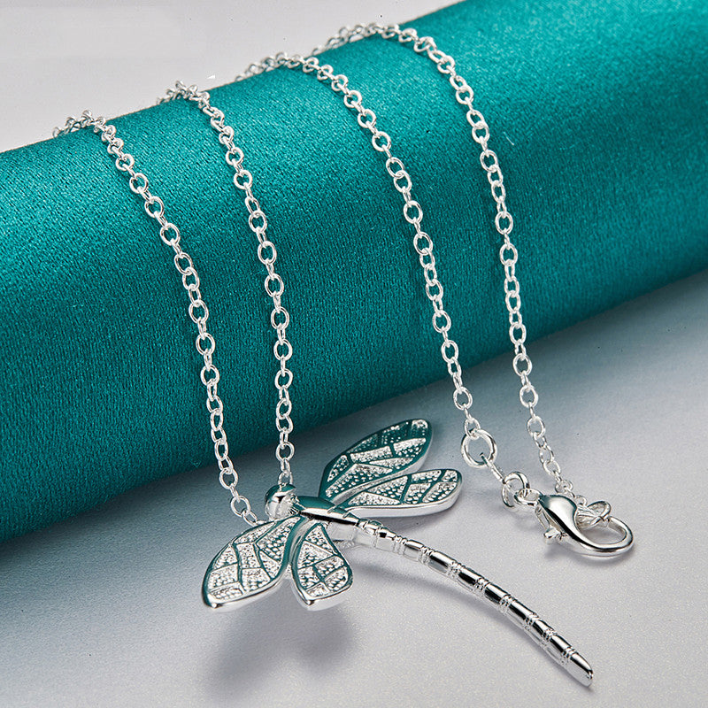 Collier en Argent Sterling en Forme de Libellule – Symbole de Grâce et de Transformation