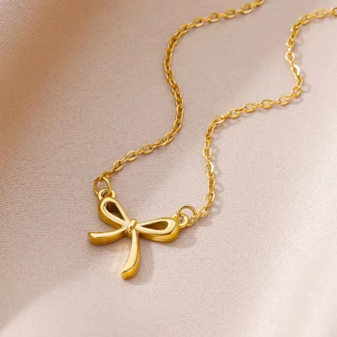 Collier avec Cravate Dorée