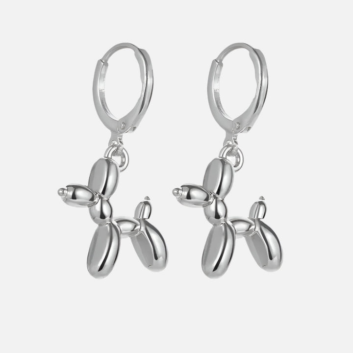 Boucles d'oreilles Huggie en or avec charme de petit chien en ballon