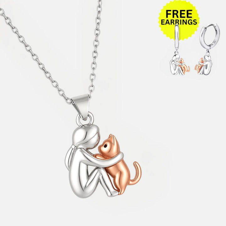 Collier Pendentif Chat en Peluche avec Boucles d'Oreilles Bonus – Offre à Durée Limitée