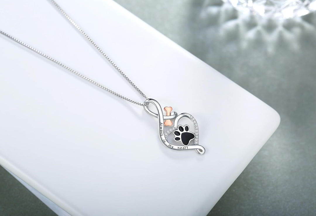 Collier Patte de Chance avec Cœur, Os et Infini – Pendentif “Toujours dans Mon Cœur”