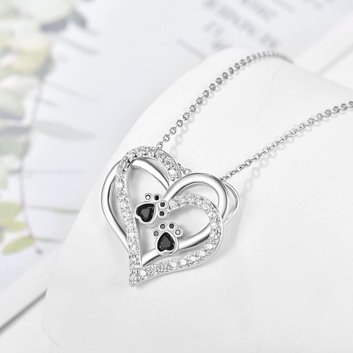 Collier en forme de cœur avec patte de chien et zircon
