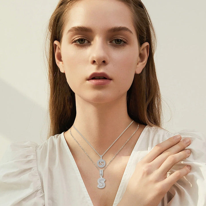 Collier initial en lettres pavées | Or blanc