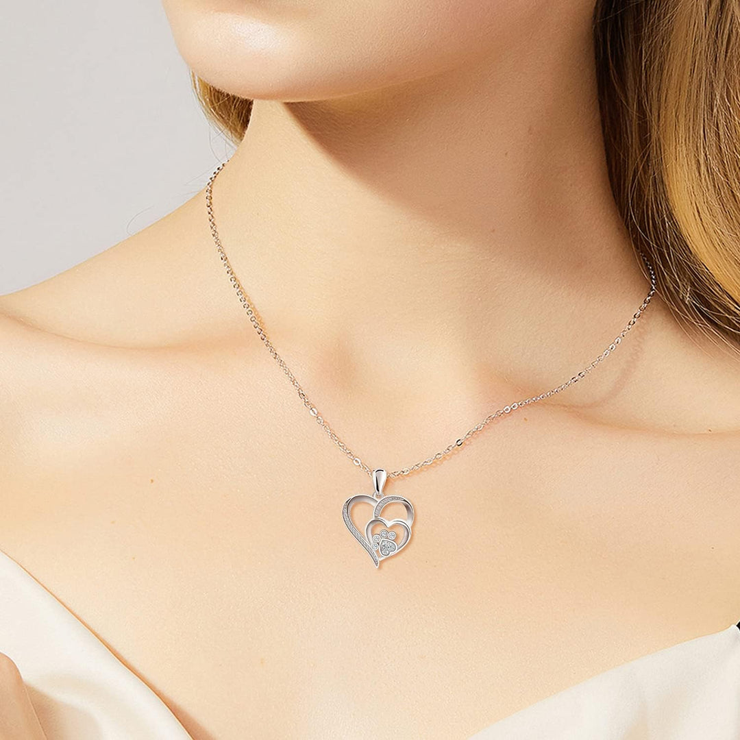 Collier en argent sterling avec patte et cœur en zirconium