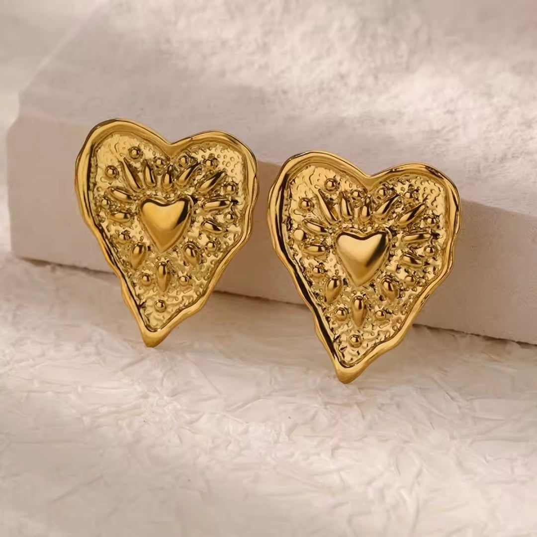 Boucles d'oreilles cœurs forgés en or