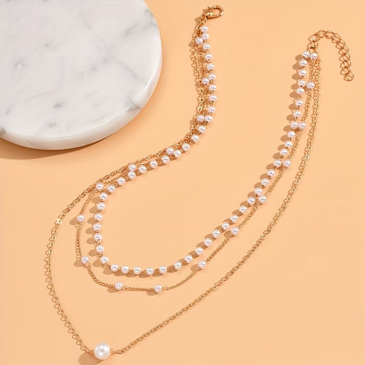 Le collier superposé en perles Trinity