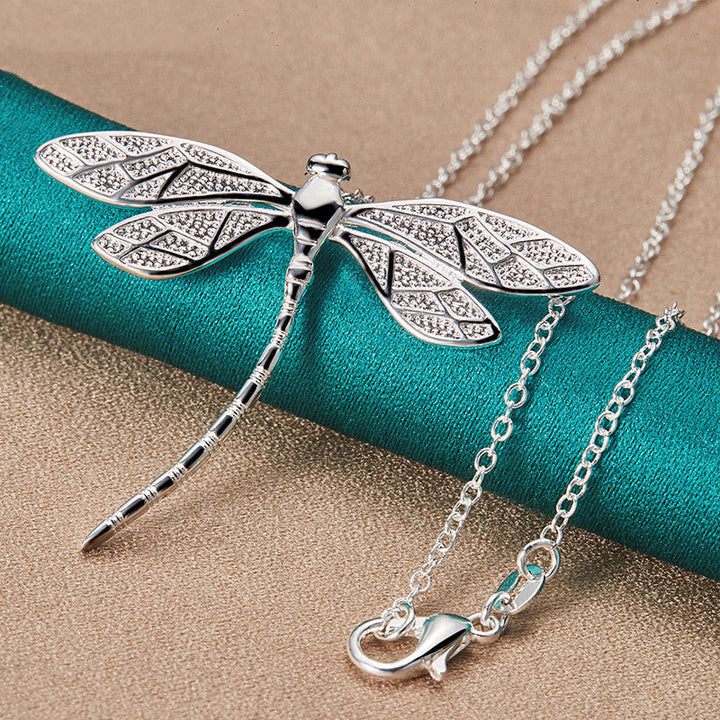 Collier en Argent Sterling Libellule – Symbole de Grâce et de Transformation
