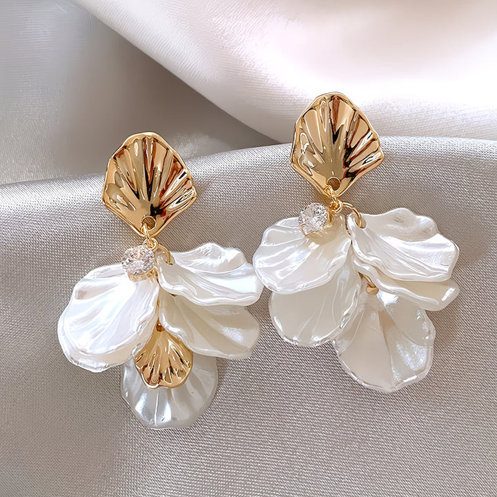 Les Boucles d'Oreilles en Perles de Pétales Givrées