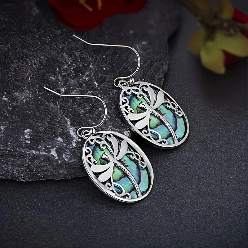 Boucles d'oreilles en coquille d'abalone avec libellule – Symbole de Renouveau & de Grâce