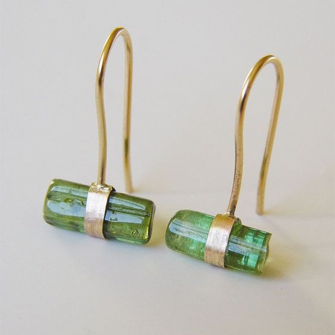 Boucles d'oreilles en or avec pierre verte vintage
