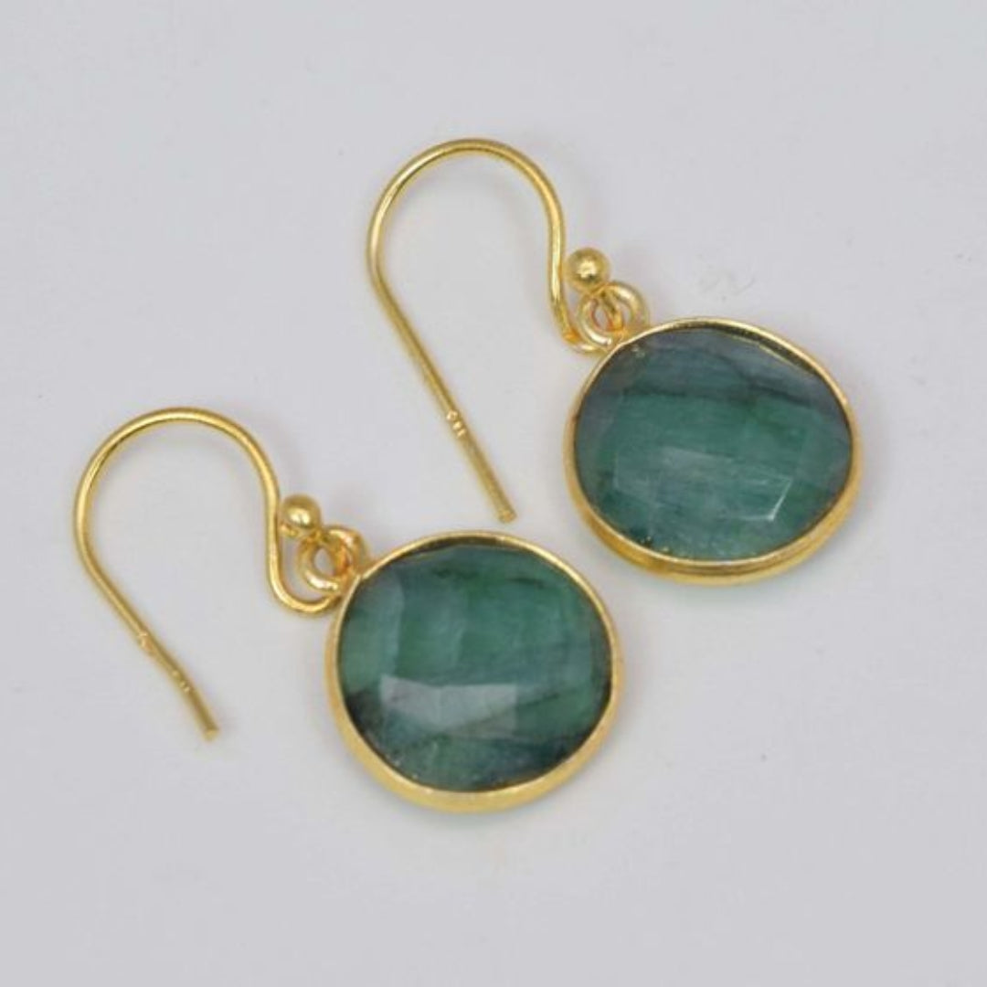 Boucles d'oreilles dorées en verre vert vintage