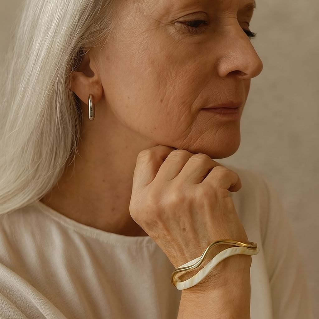 Bracelet en or élégant en opale blanche