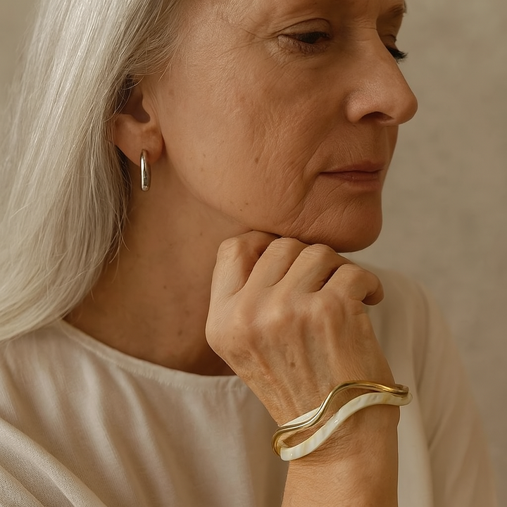 Bracelet en or élégant en opale blanche