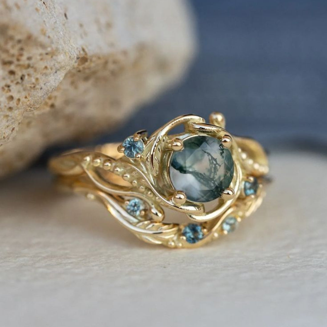 Bague en Pierre Naturelle Agate Mousse Arrondie Dorée