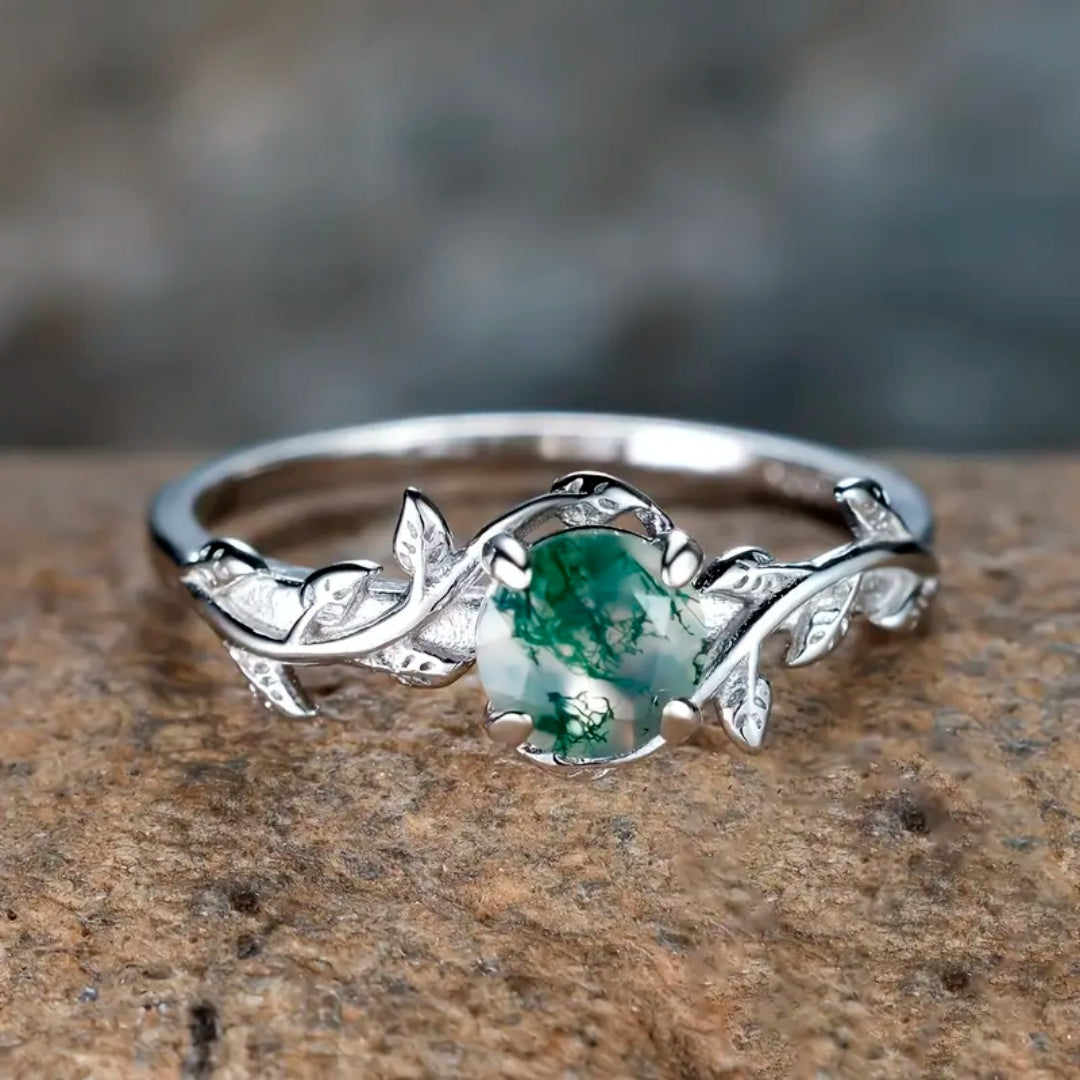 Bague en argent florale en agate mousse arrondie