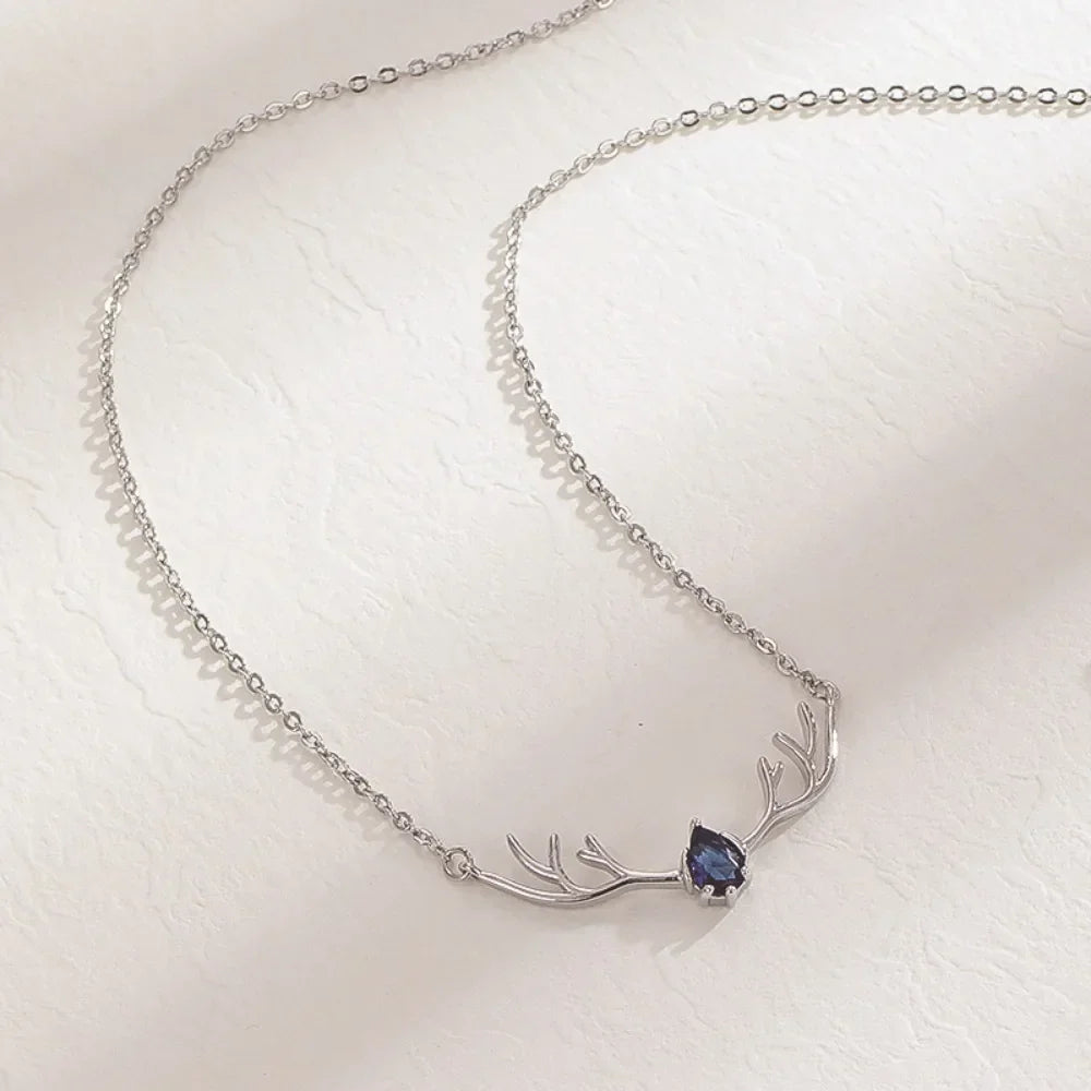 Collier en Bois de Cerf avec Charme Cœur Délicat