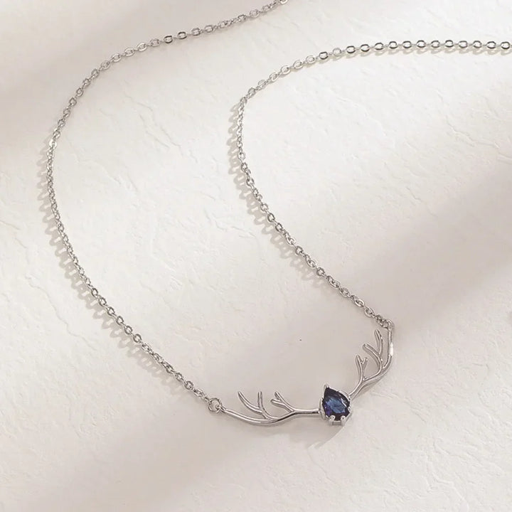 Collier en Bois de Cerf avec Charme Cœur Délicat