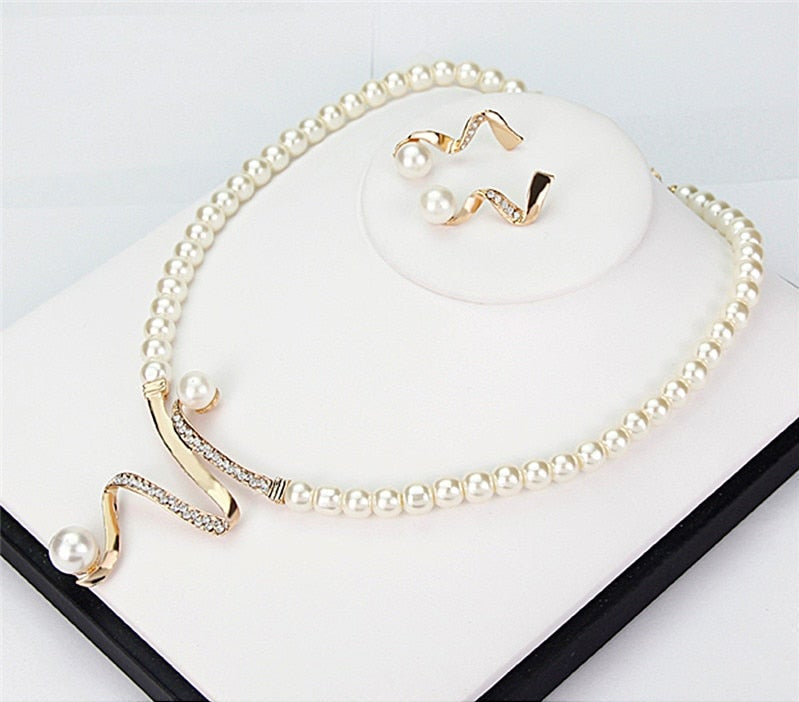 Collier en Perles Naturelles + Ensemble de Boucles d'Oreilles