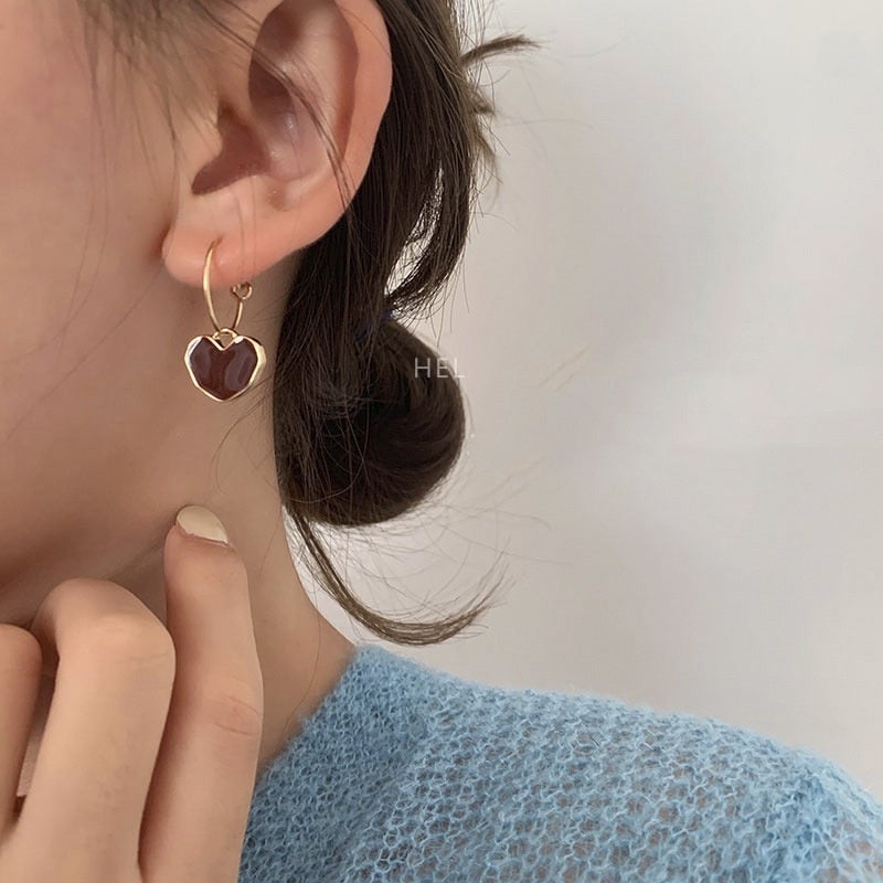 Petites Boucles d'Oreilles Cœurs Rouges