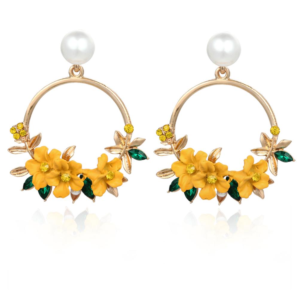 Boucles d'oreilles en fleur et perles en or