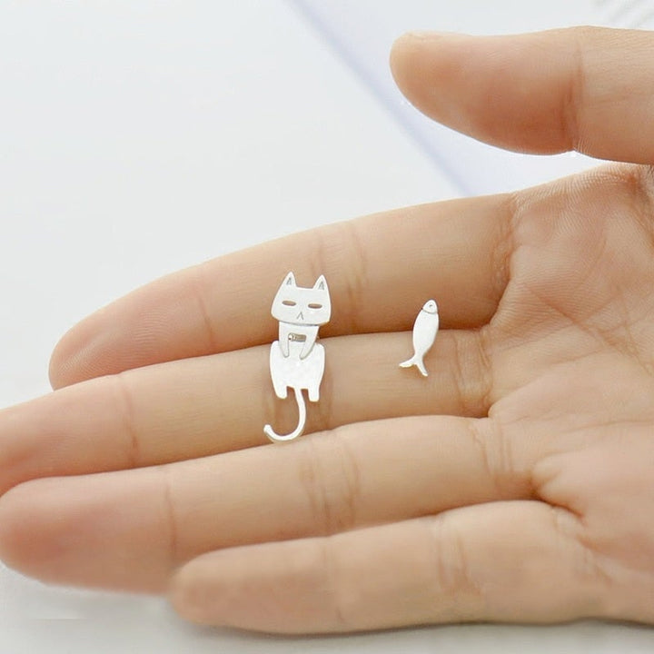 Boucles d'oreilles en argent avec un chat grimpeur
