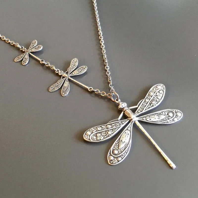 Collier Vintage Libellule – Symbole de Changement, de Lumière et de Liberté