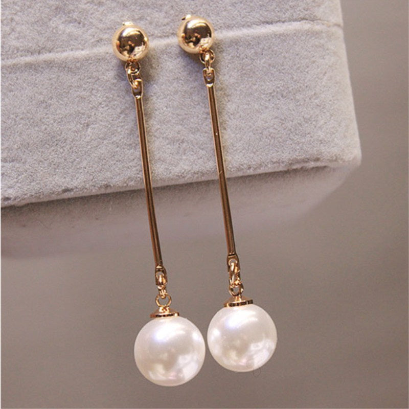 Boucles d'oreilles pendantes de luxe avec des perles plaquées à la main spéciales