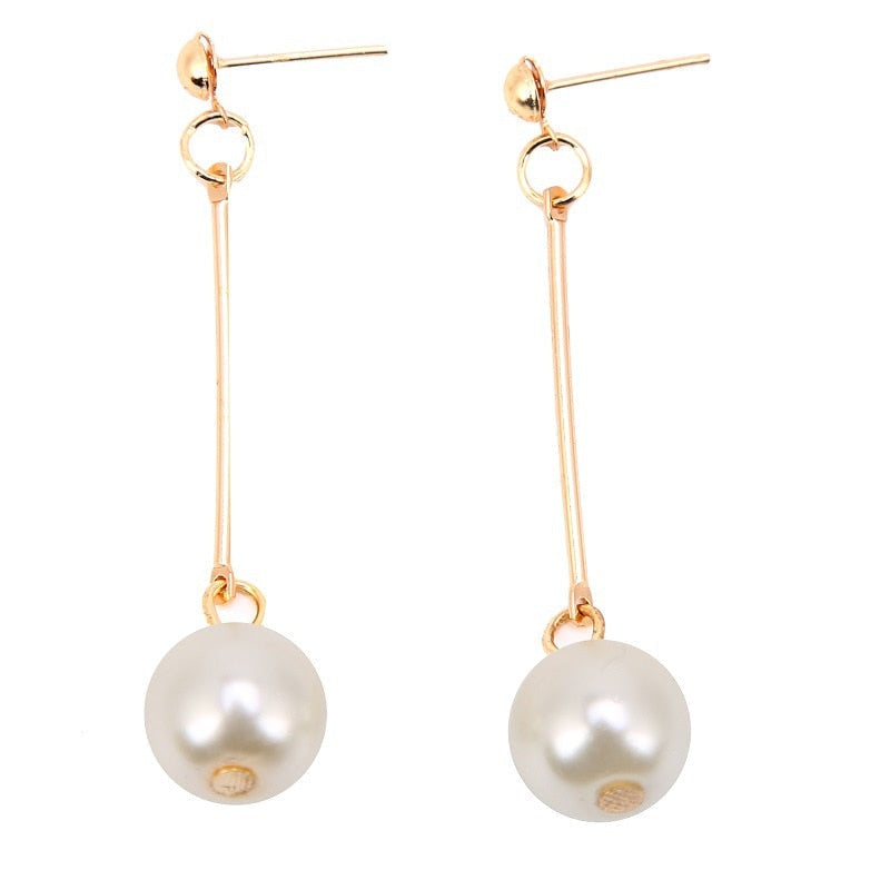 Boucles d'oreilles pendantes de luxe avec des perles plaquées à la main