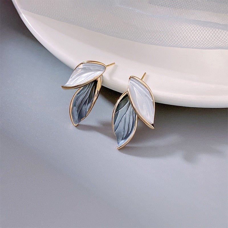 Boucles d'oreilles en émail peint à la main avec des ailes porte-bonheur