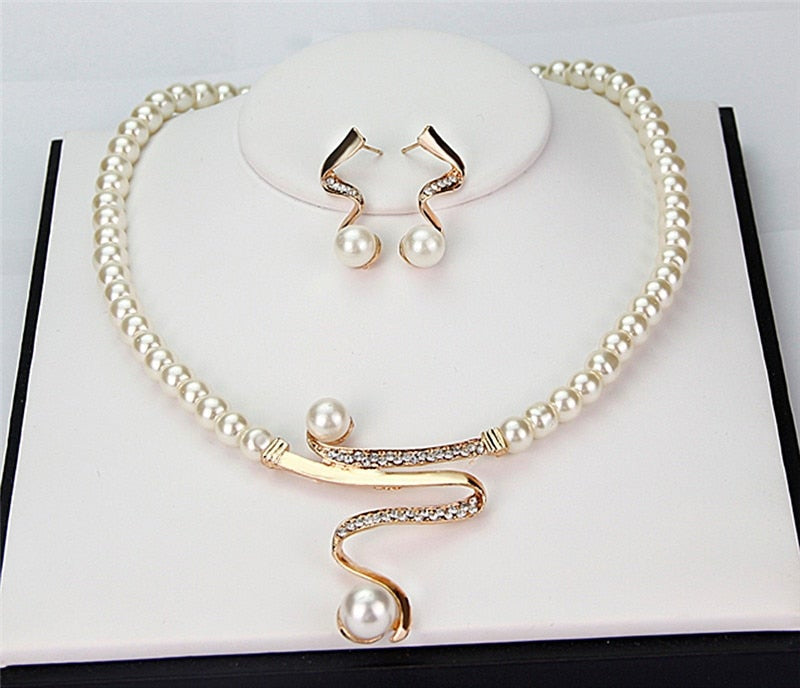 Collier en Perles Naturelles + Ensemble de Boucles d'Oreilles