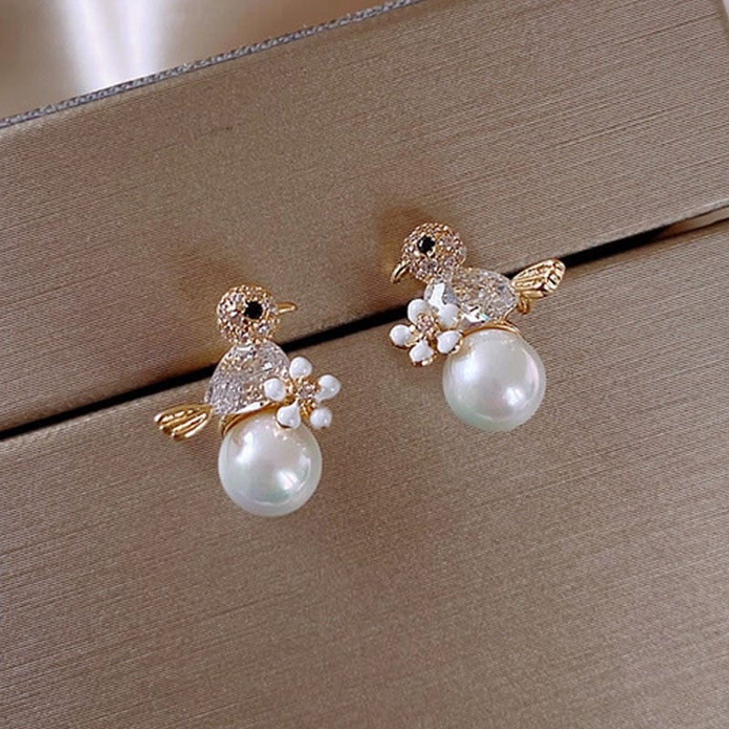 Boucles d'oreilles Birdie de luxe en zircon cubique et incrustation de perles