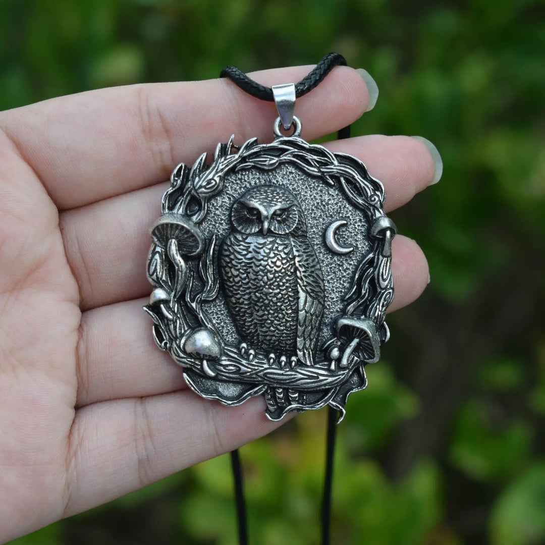 Pendentif en forme de champignon de lune avec hibou mystique