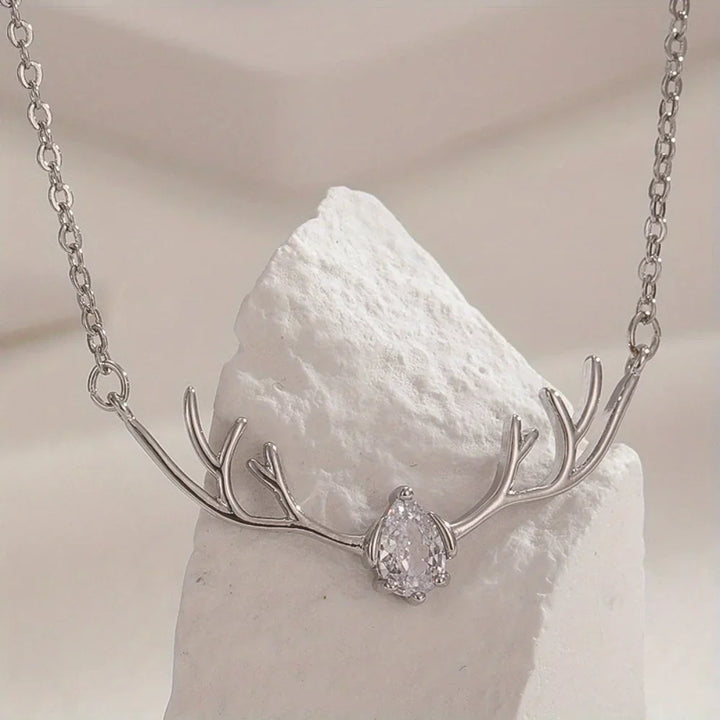 Collier en Bois de Cerf avec Charme Cœur Délicat