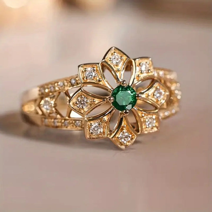 Bague en or creux avec fleur verte