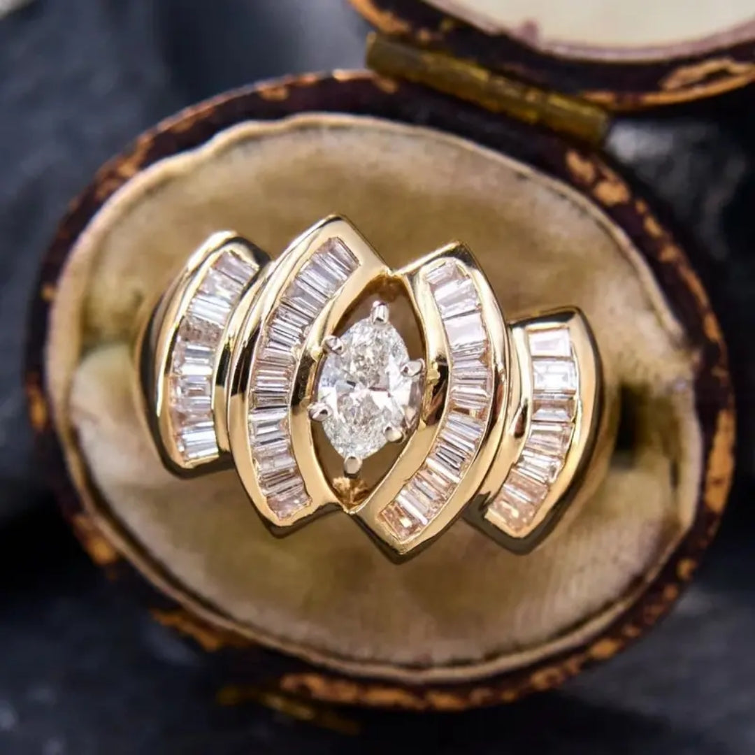 Bague en verre ovale doré incrusté de zircon
