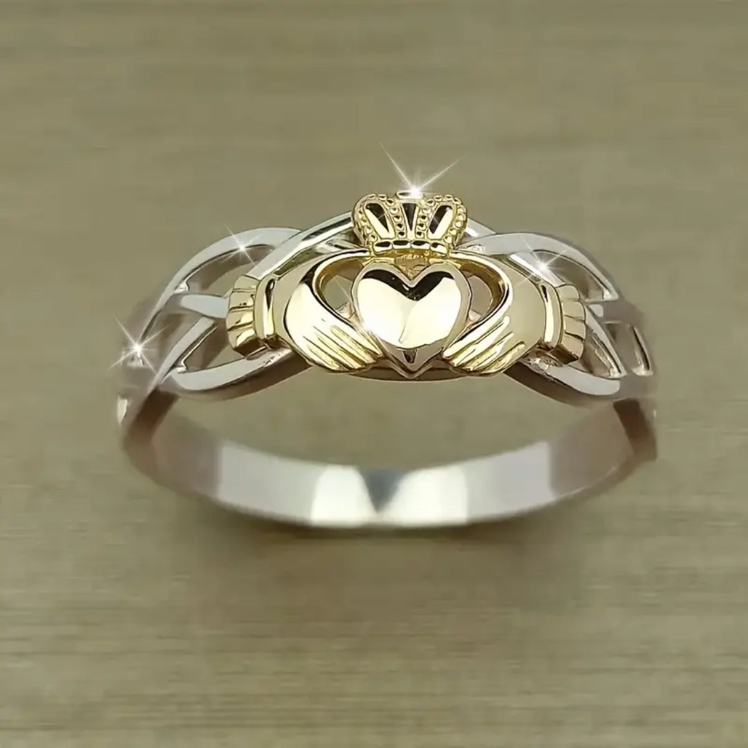 Bague en argent avec couronne dorée