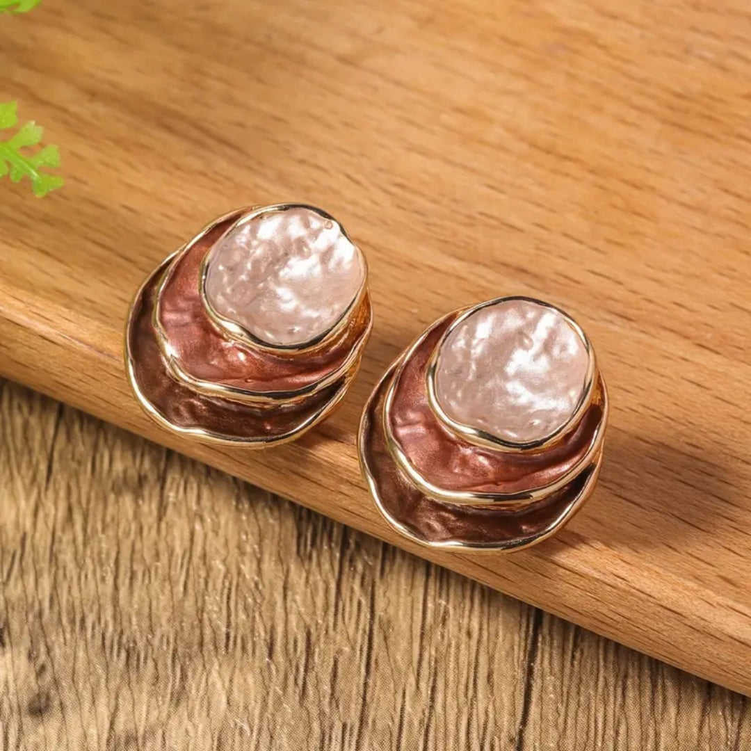 Boucles d'oreilles en or superposées marron