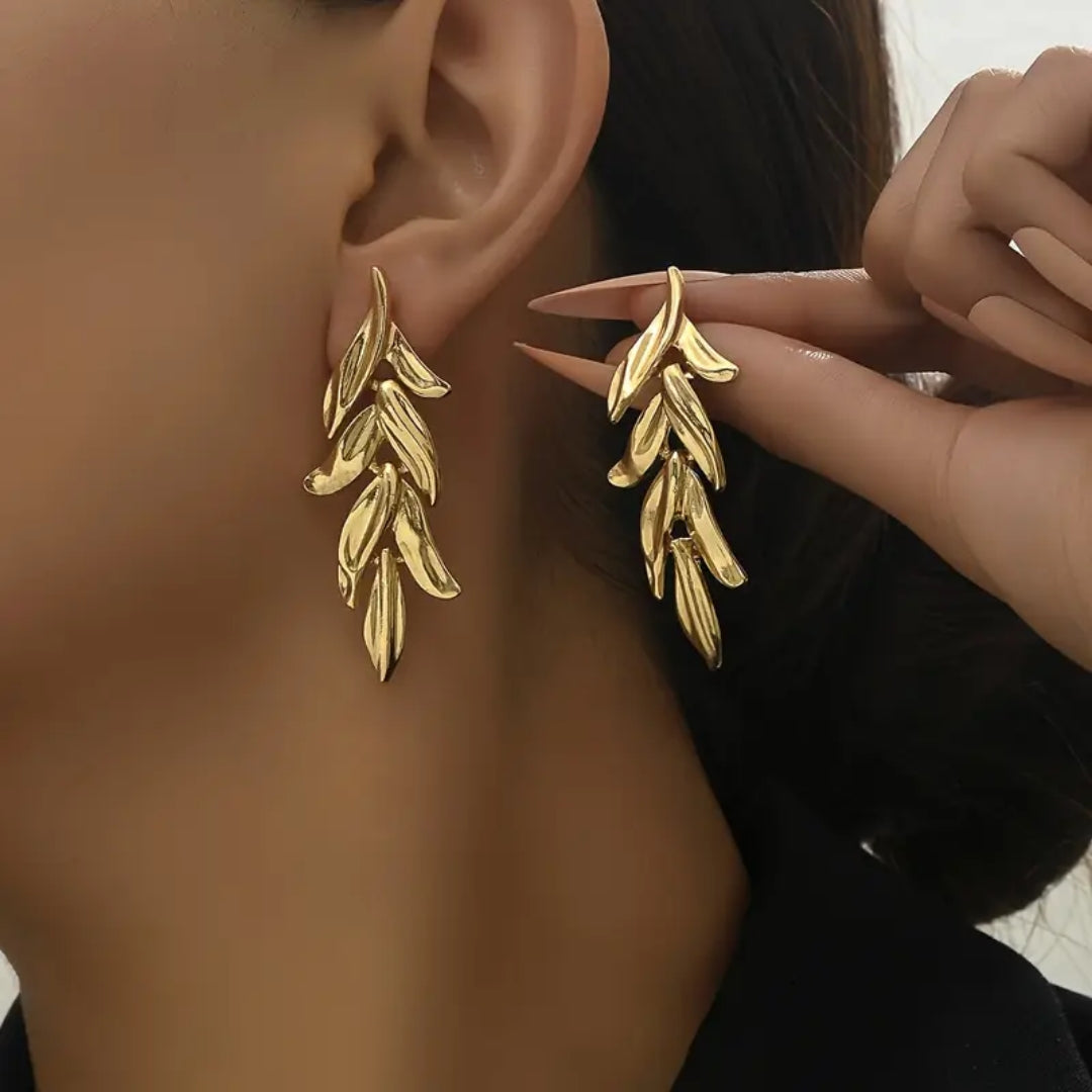 Boucles d'oreilles pendantes en feuille dorée