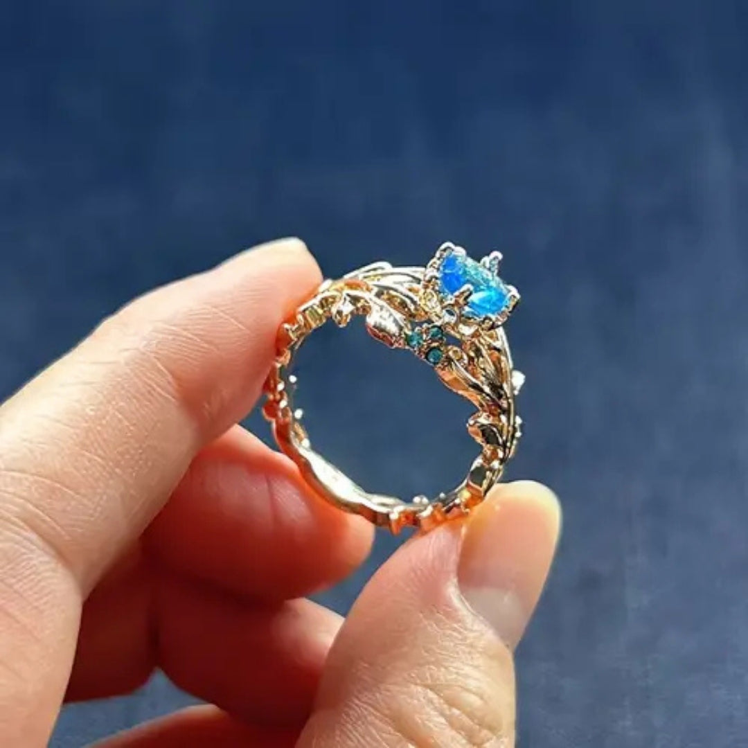 Bague en Or avec Couronne en Cristal Bleu