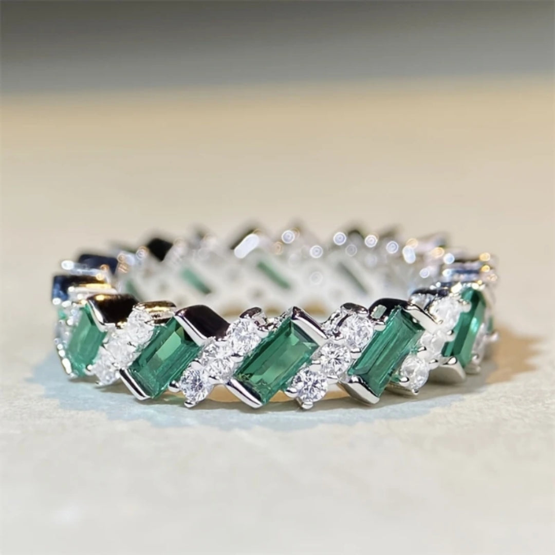 Bague en Argent Cristallin Incrustée de Vert