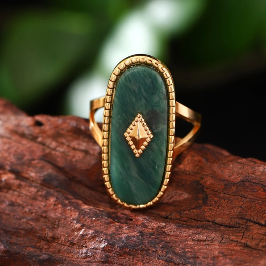 Bague Signature Dorée en Pierre Verte