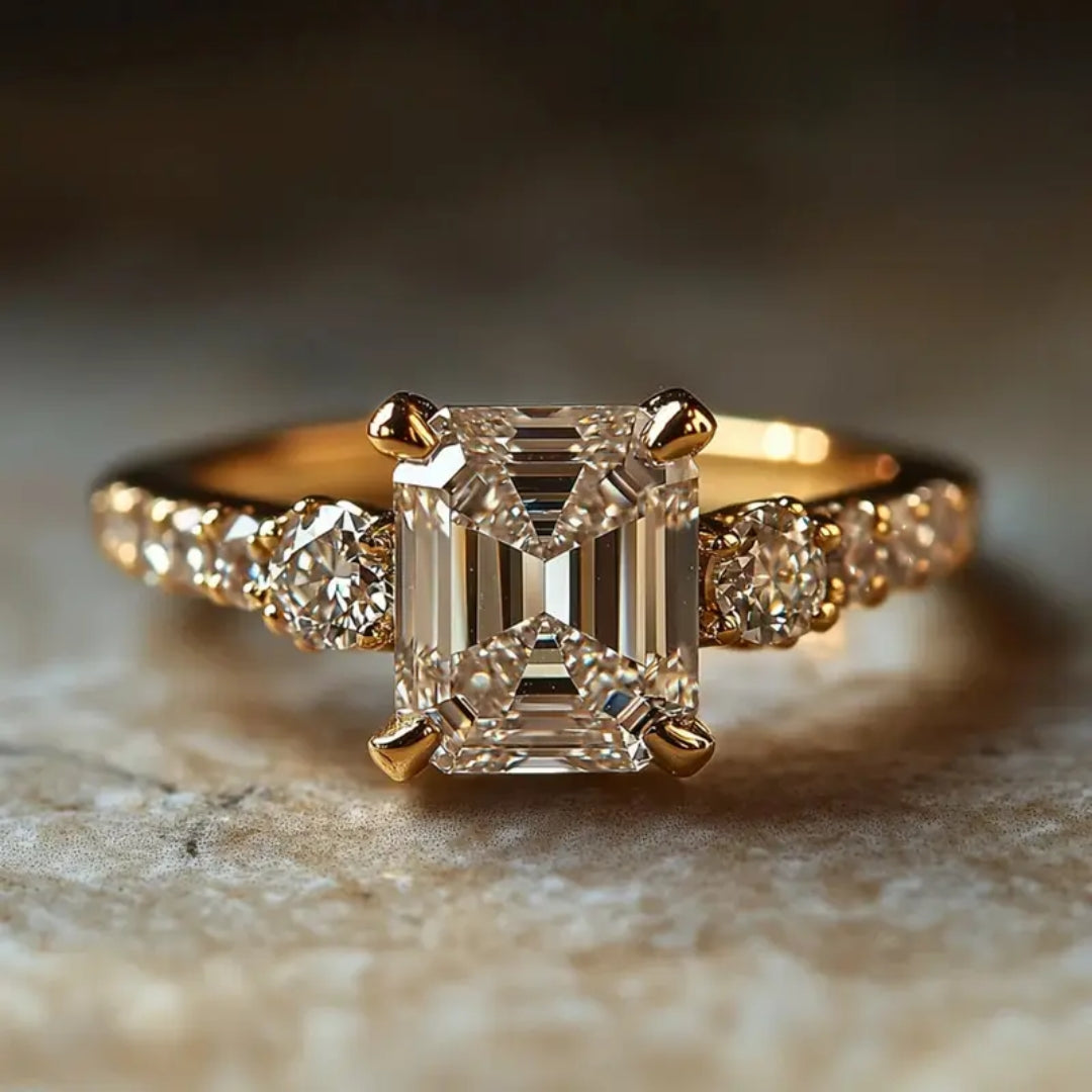 Bague en Verre Doré Éclatante