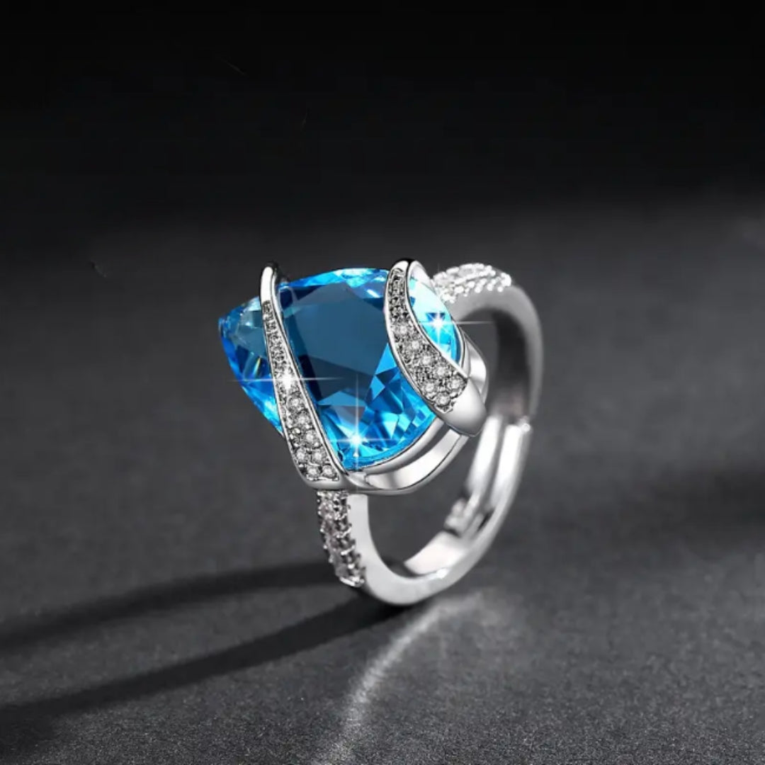 Bague en Argent avec Cristal en Zirconia Bleue en Forme de Goutte
