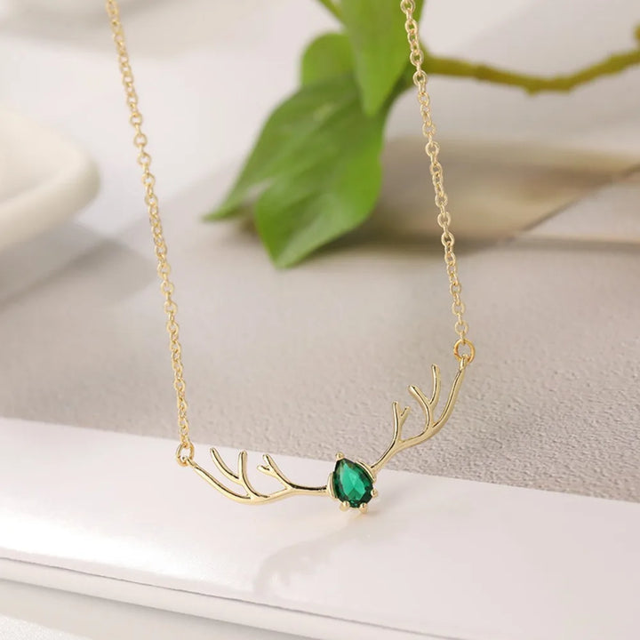 Collier en Bois de Cerf avec Pendentif Cœur Délicat