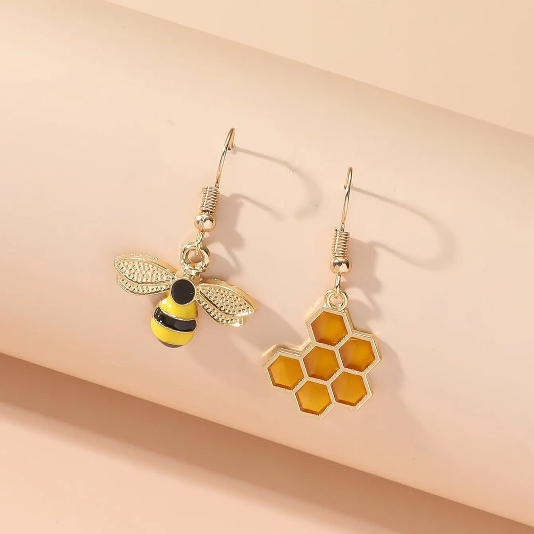 Boucles d'oreilles en nid d'abeille et goutte d'abeille – Bijoux en ton doré pour femmes