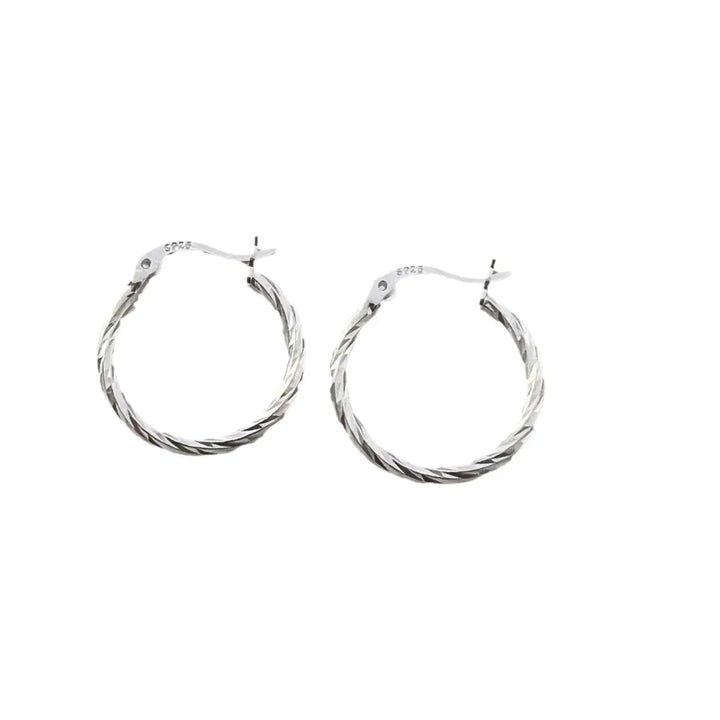 Boucles d'oreilles en argent à anneau torsadé