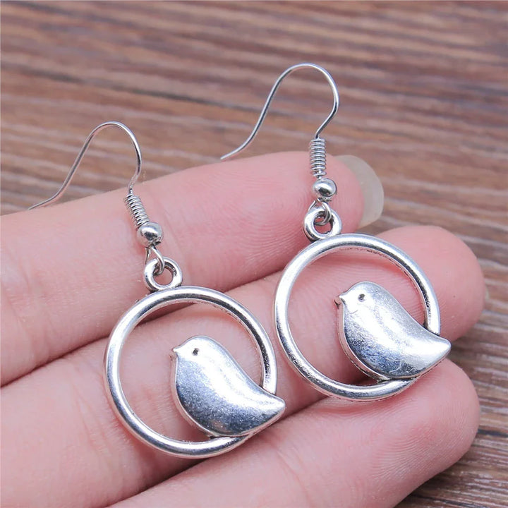 Boucles d'oreilles pendantes avec charme d'oiseau vintage – Bijoux boho faits main