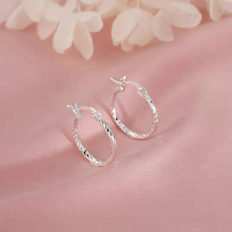 Boucles d'oreilles en argent à anneau tordu